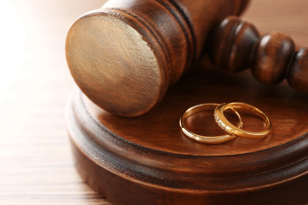 What to Consider When Hiring a Divorce Lawyer Near You